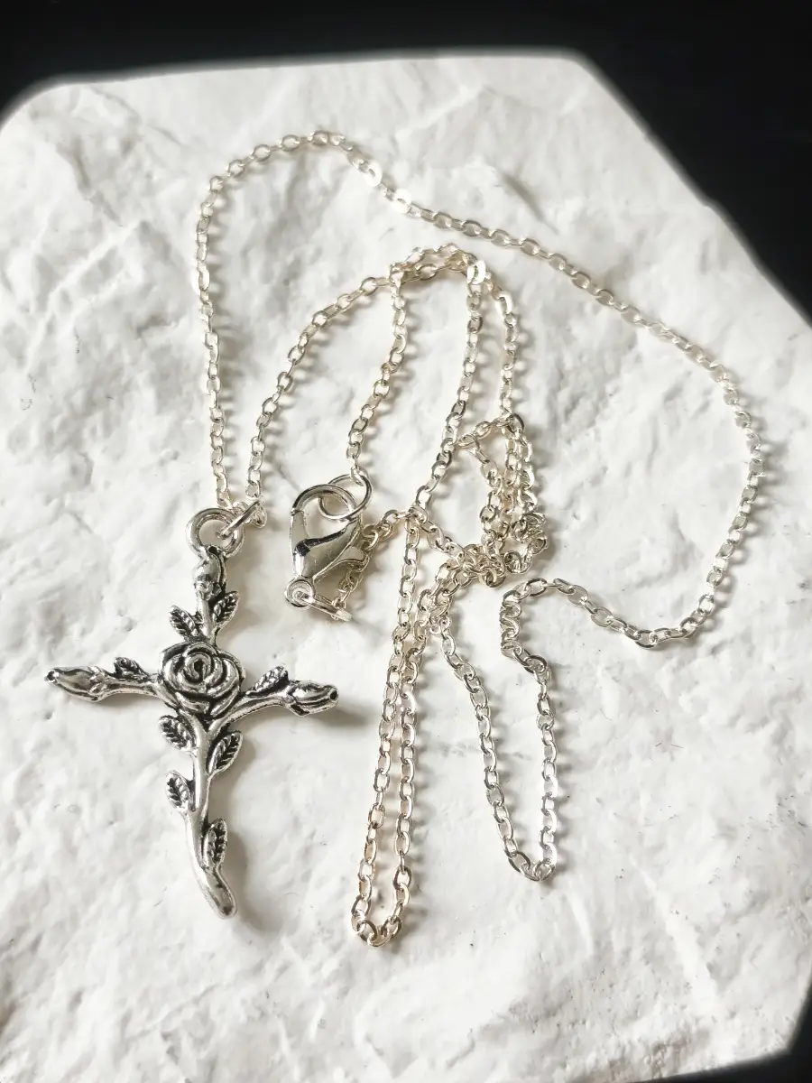 Cross pendant & chain