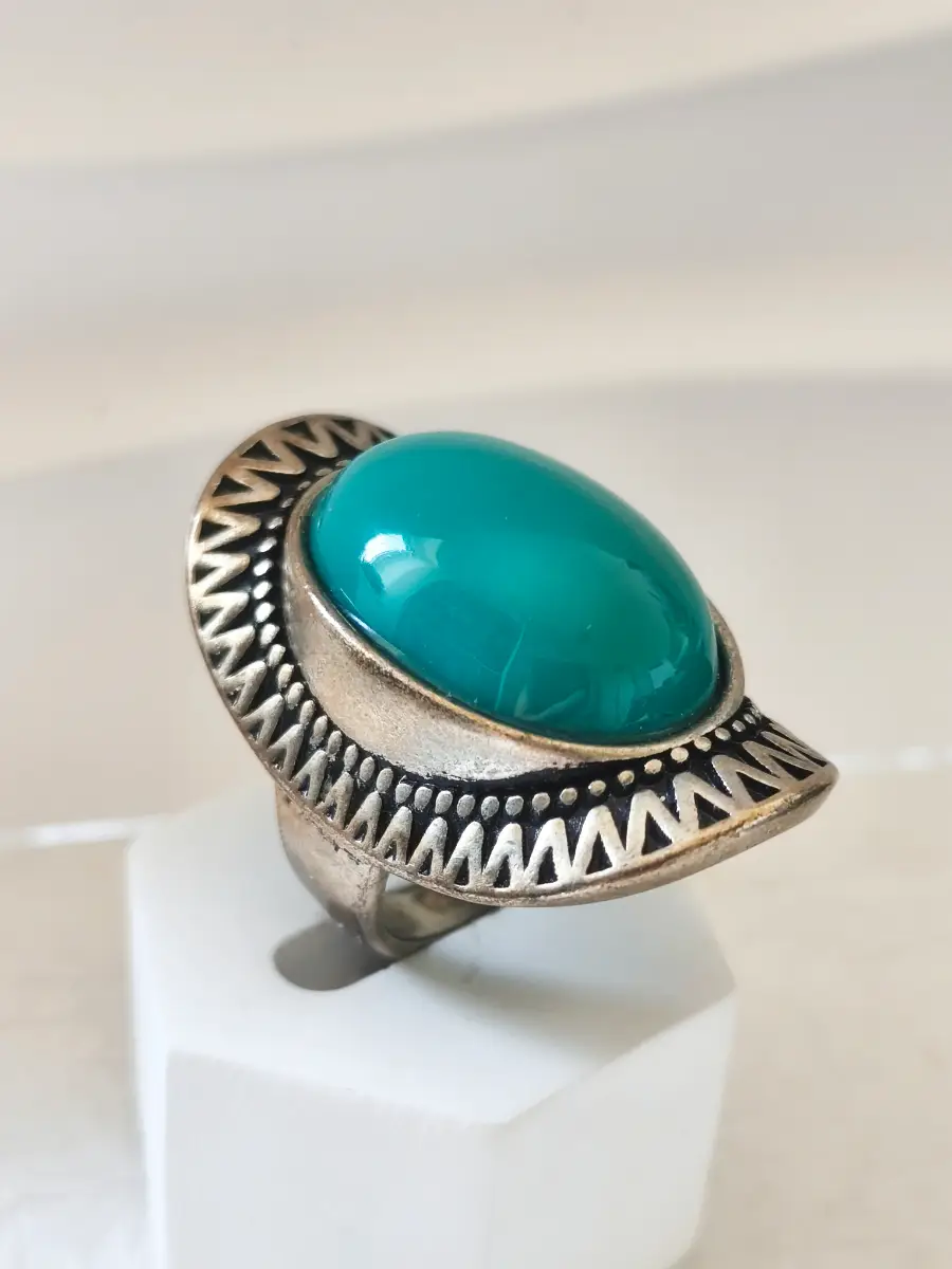 Vintage large green gem set ring size S