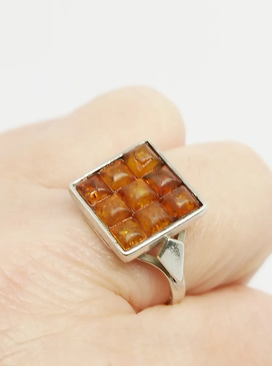 Silver 925 hallmarked 9 amber gem set ring size P
