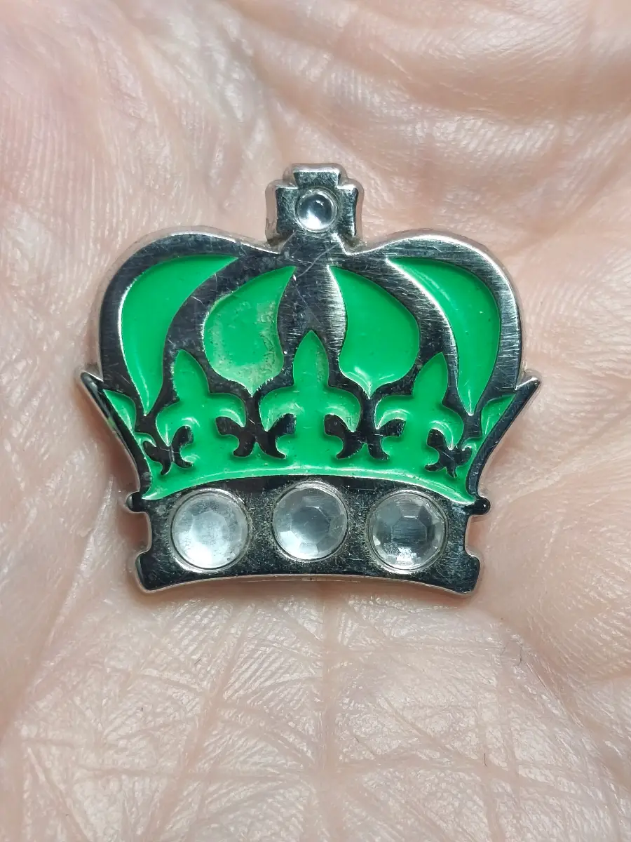 Silver tone & green enamel crown pin brooch
