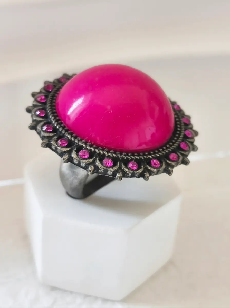 Chunky large pink gem set ring size K