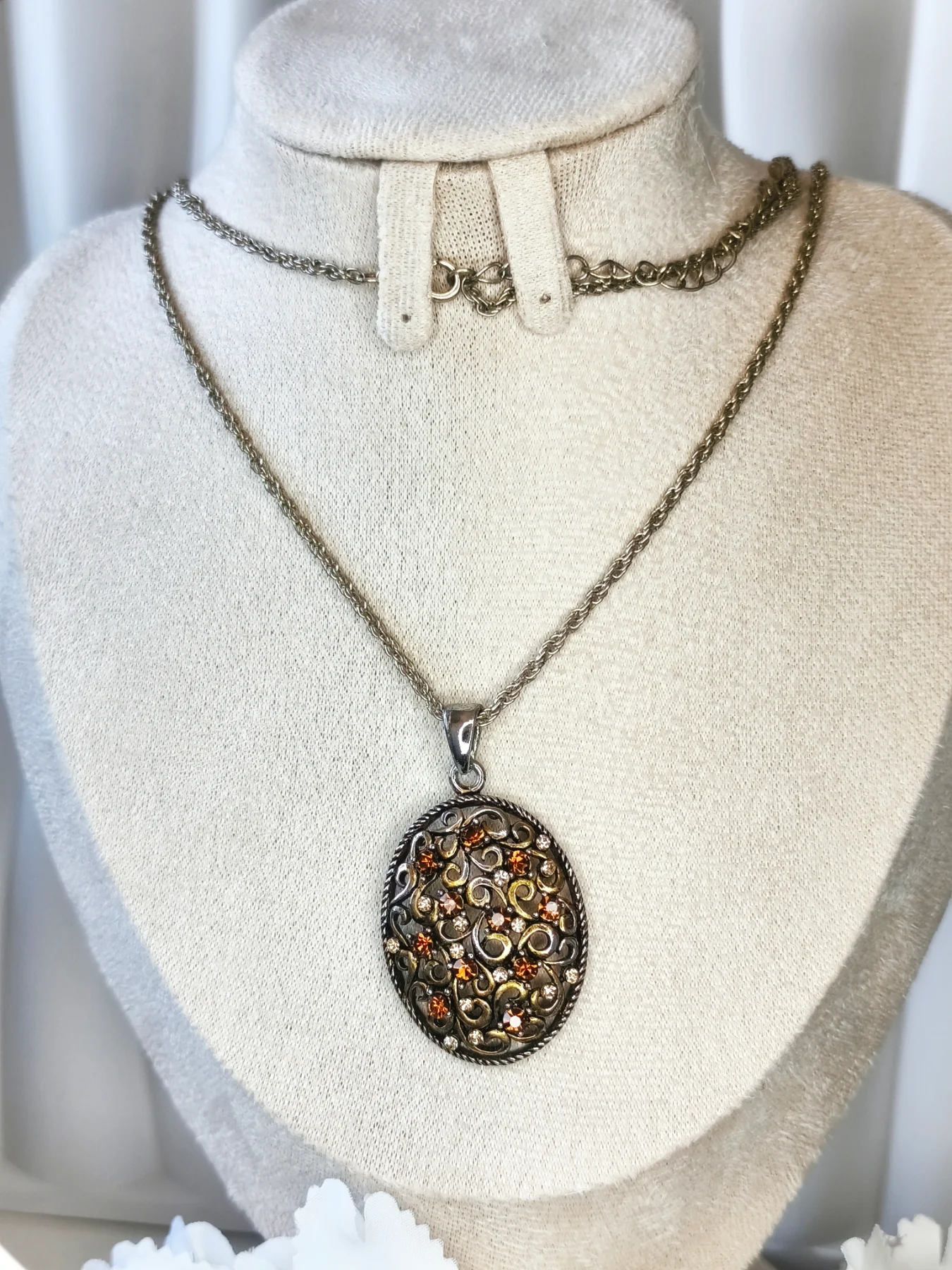 Very long oval gem set pendant & chain
