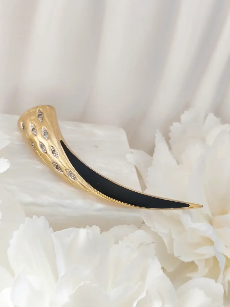 Vintage Japanese gold tone & black enamel horn brooch with gems