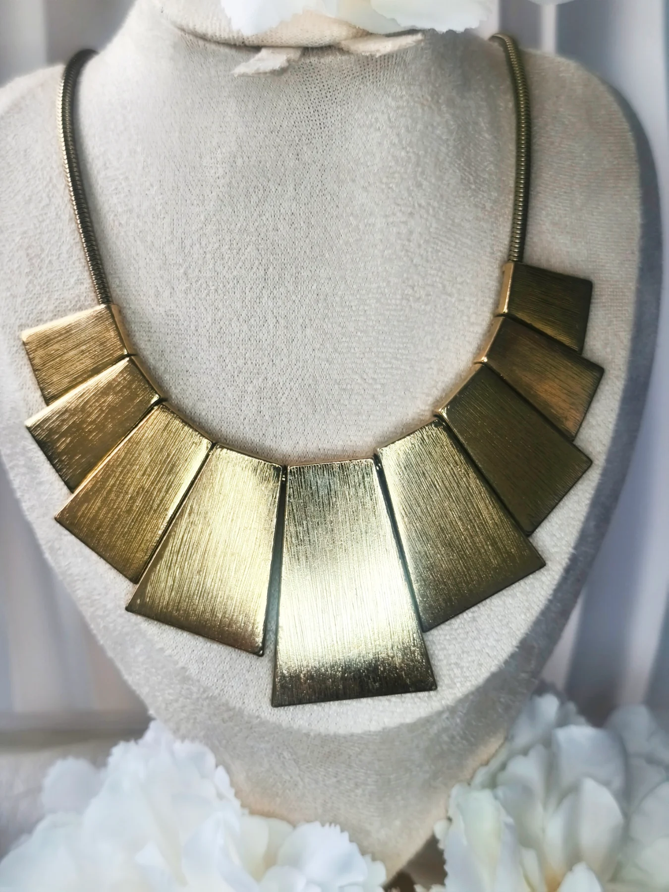 Gold tone Cleopatra art deco fan necklace
