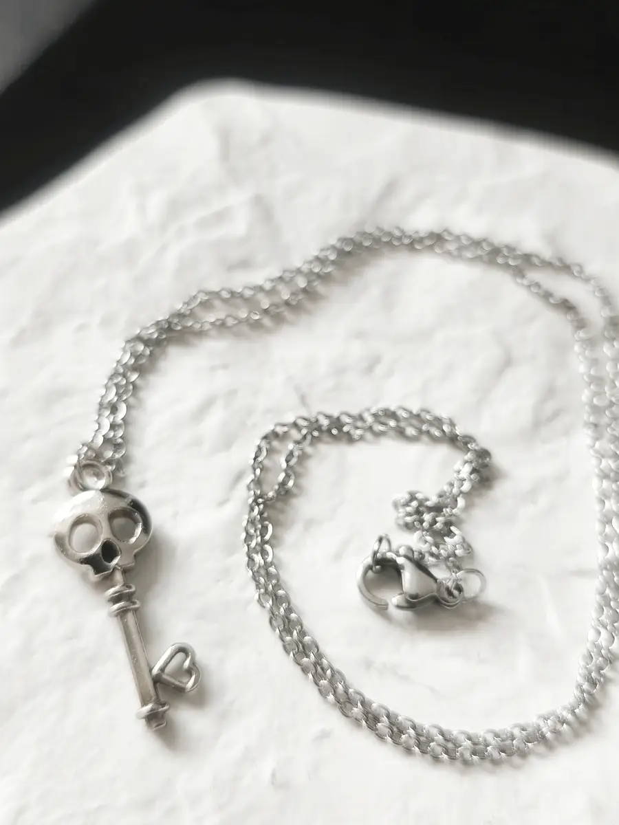 Skull key pendant & chain