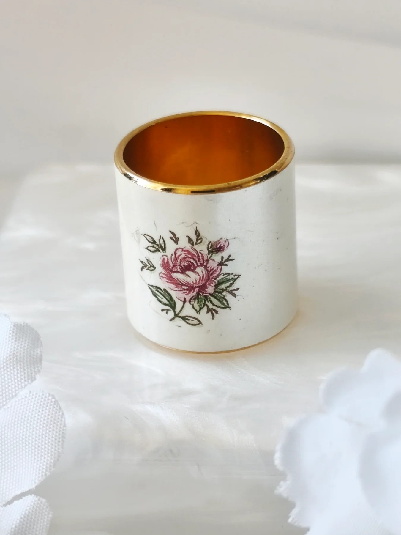 Vintage Gold tone & porcelain flower motif napkin ring