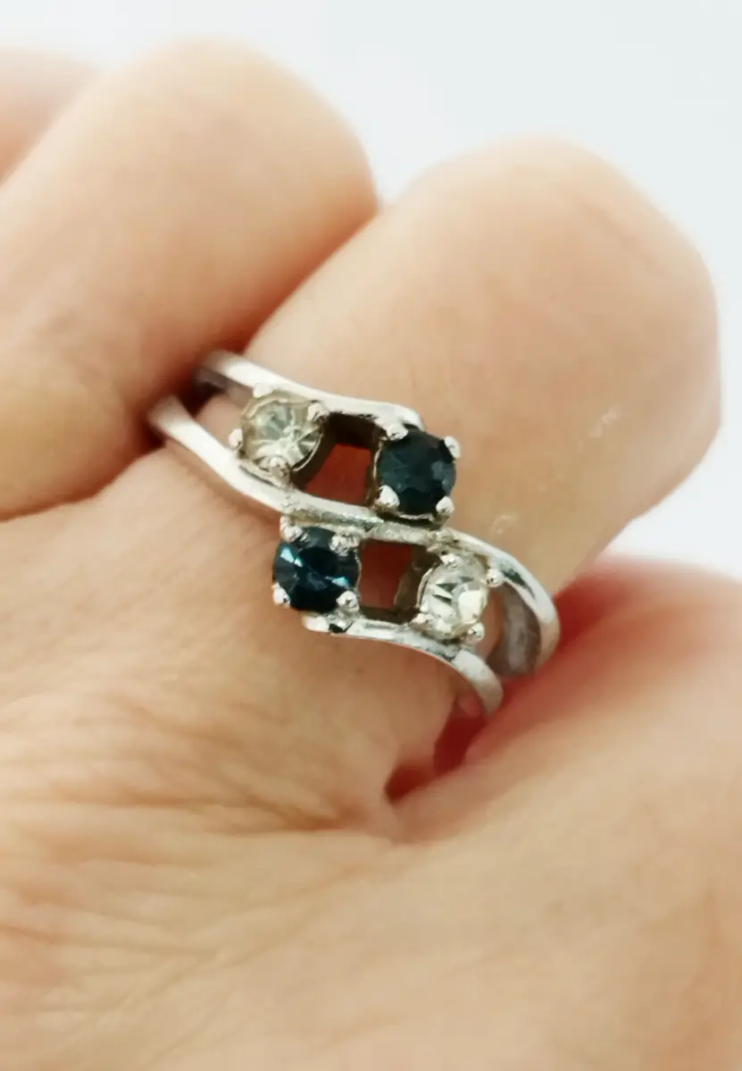 Silver Hallmarked 925 clear & green gem set ring size O