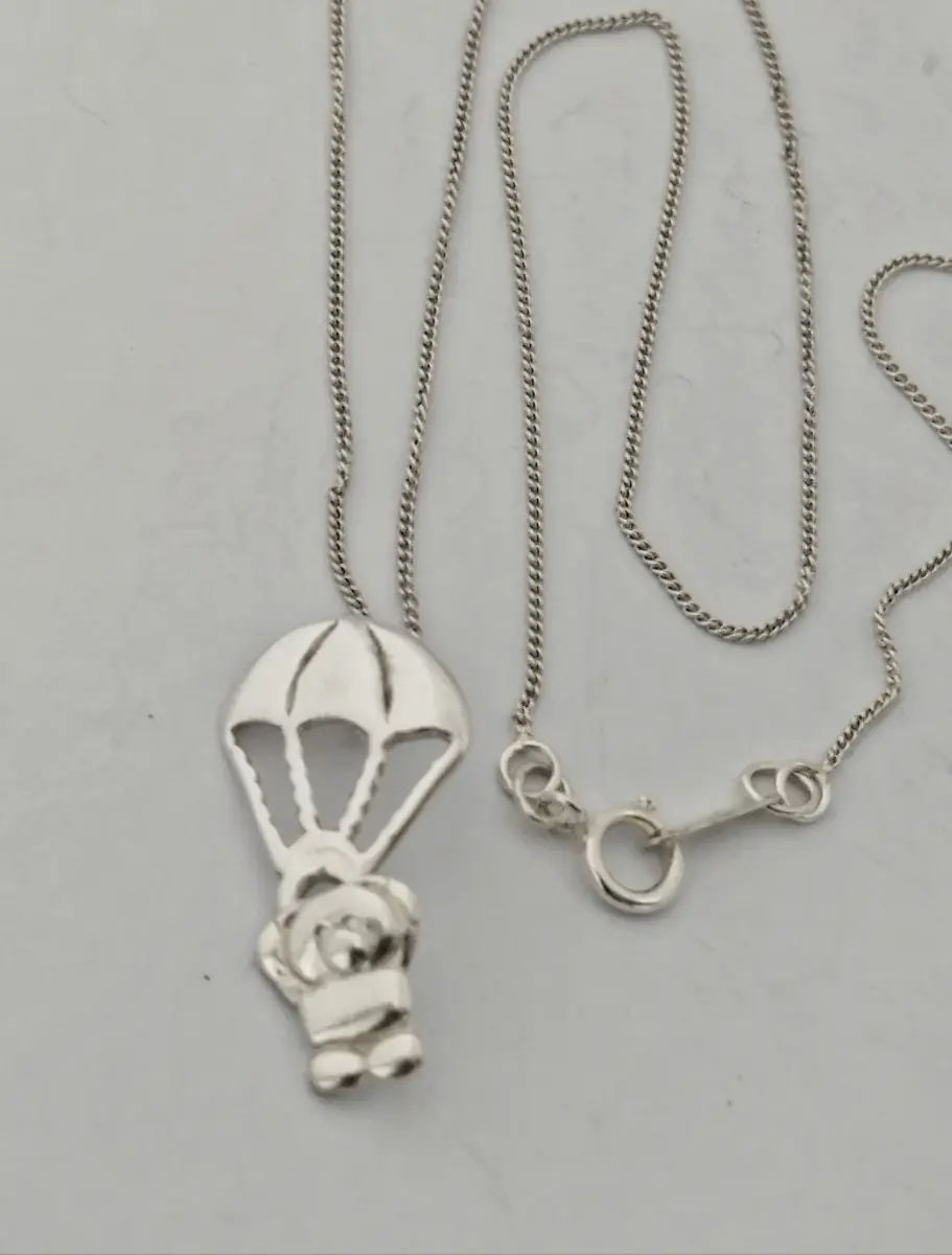Silver 925 hallmarked Teddy Bear & parachute pendant necklace