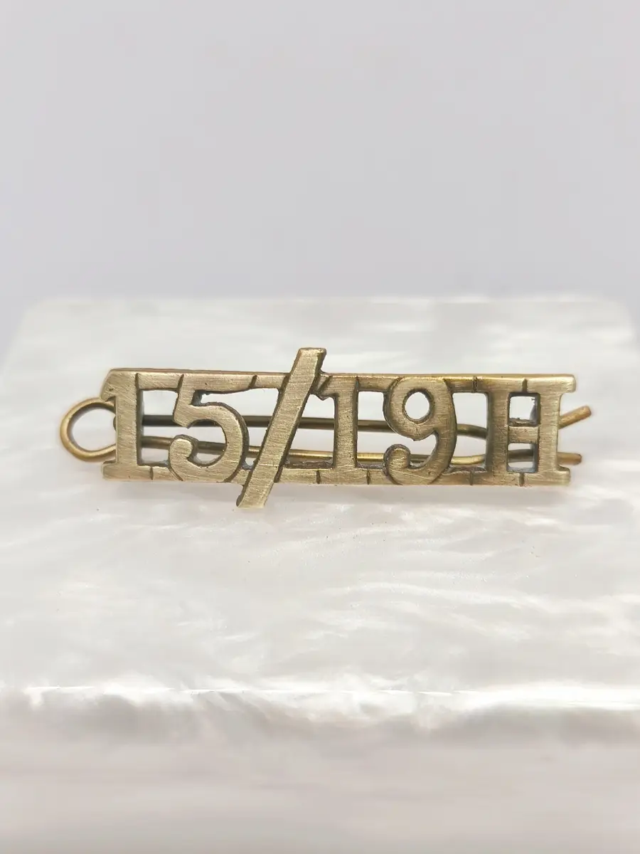 Collectable WW2 15/19H Hussars Shoulder or Cap badge