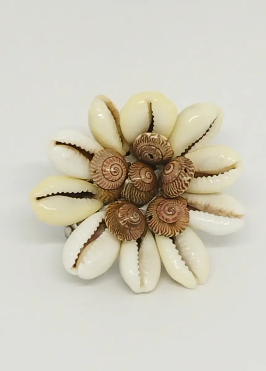 Flower style shell brooch