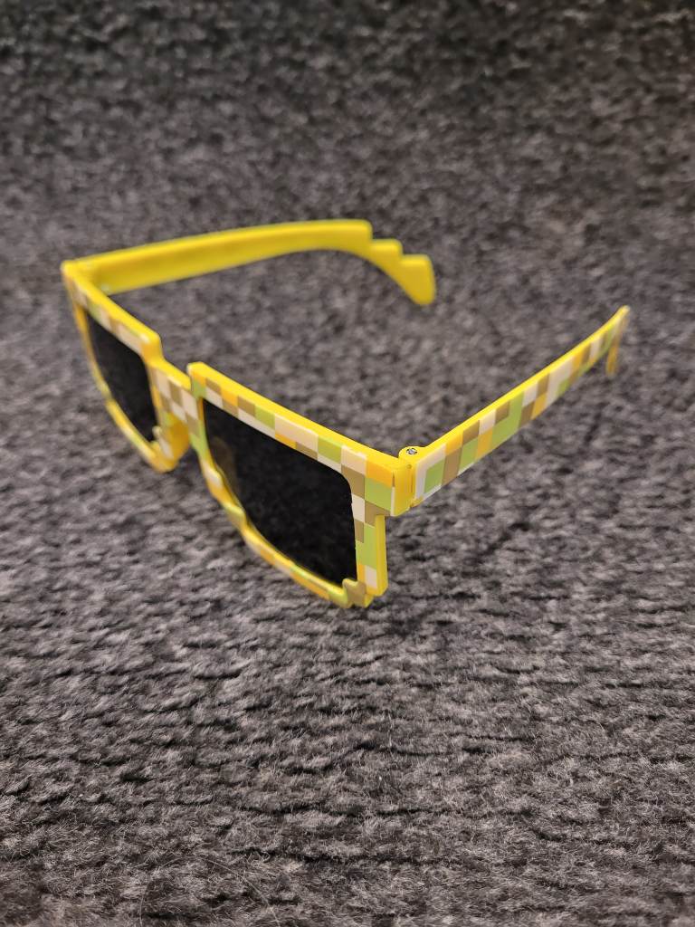 NEW minecraft novelty sunglasses in Yellow