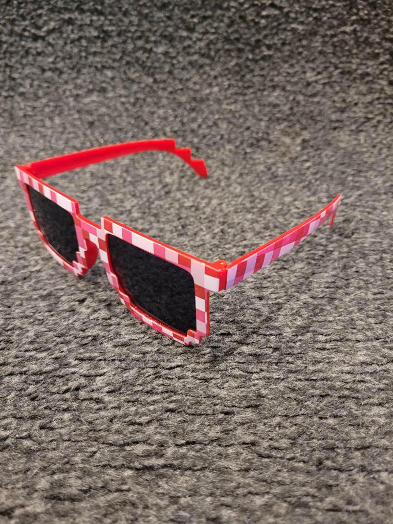 NEW minecraft novelty sunglasses in Red