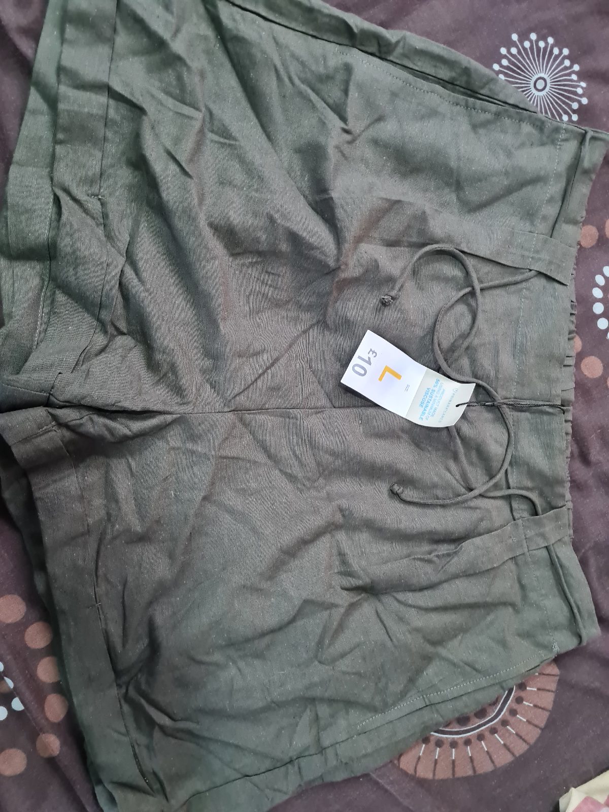 Khaki shorts size L