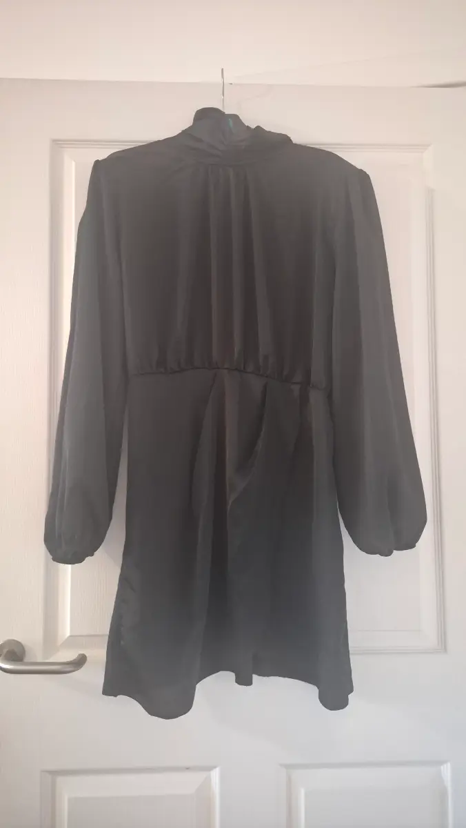 Boohoo black satin dress 18
