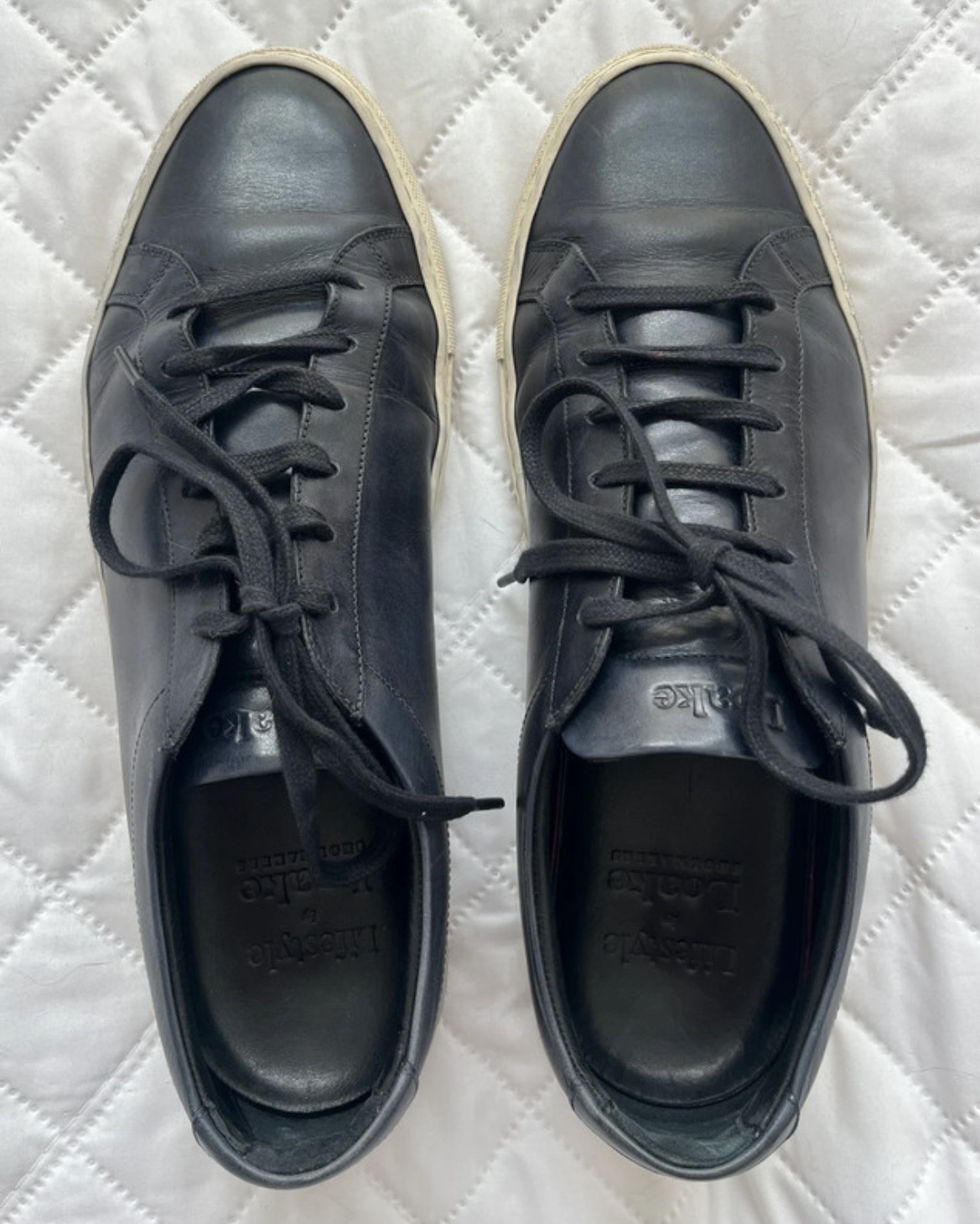 Loake navy blue casual shoe / trainer. Size 9 / EU 43. Very good condition.