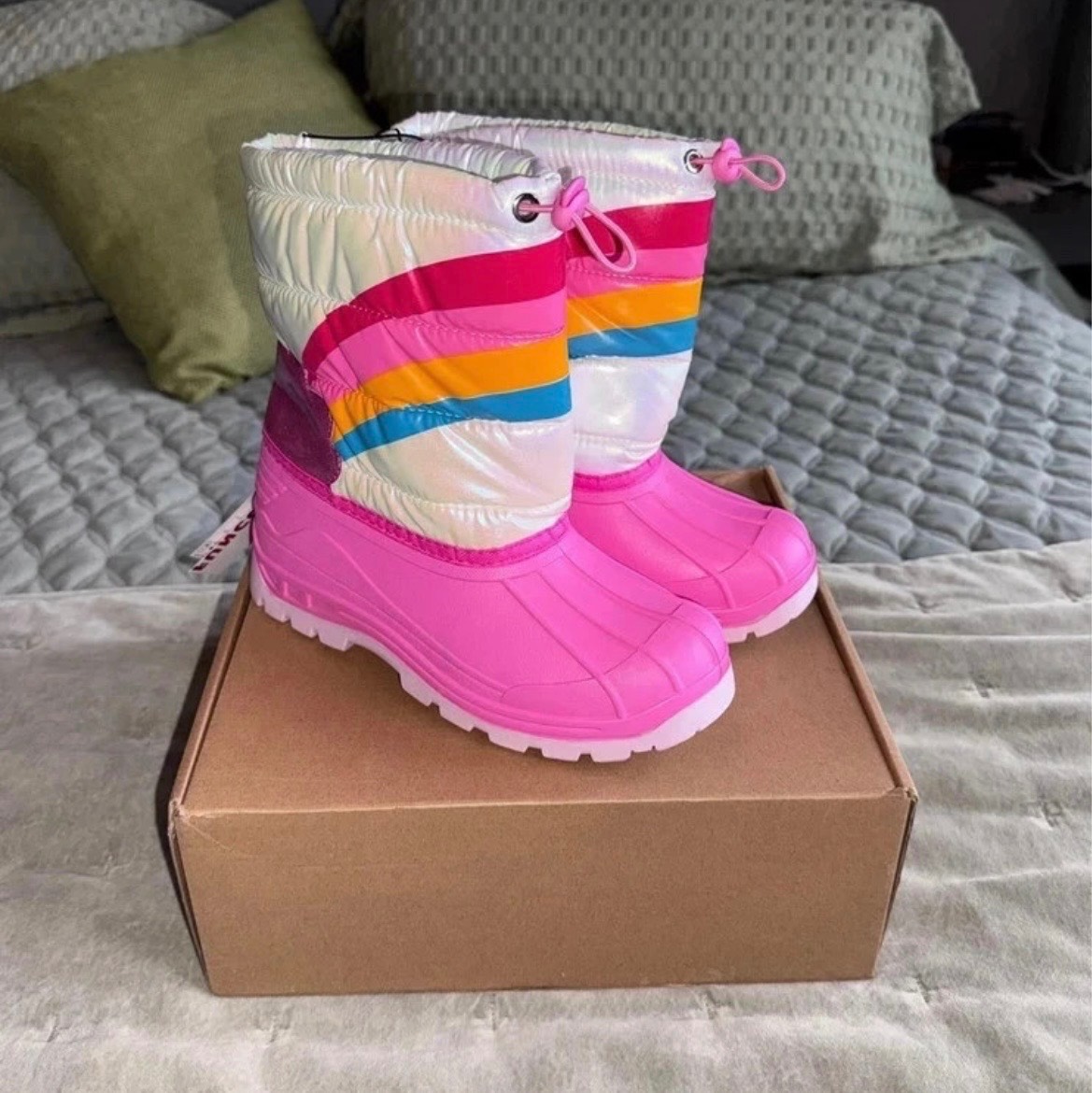 Girls Rainbow Snow Boots size UK3