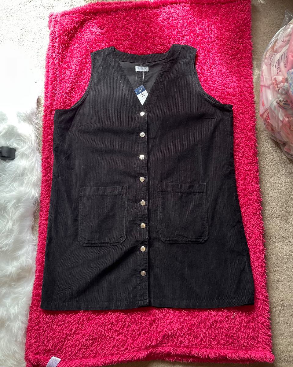 Matalan Black Sleeveless V-Neck Cord Pinafore size 22