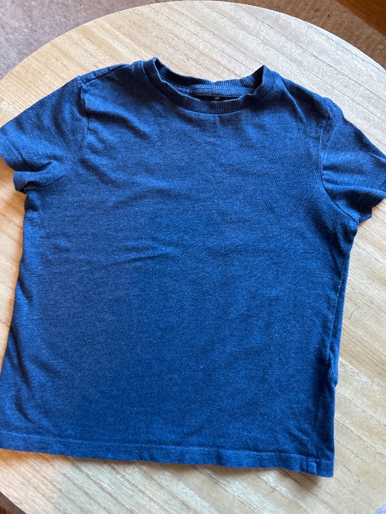 M&S Tee shirt age 5-6