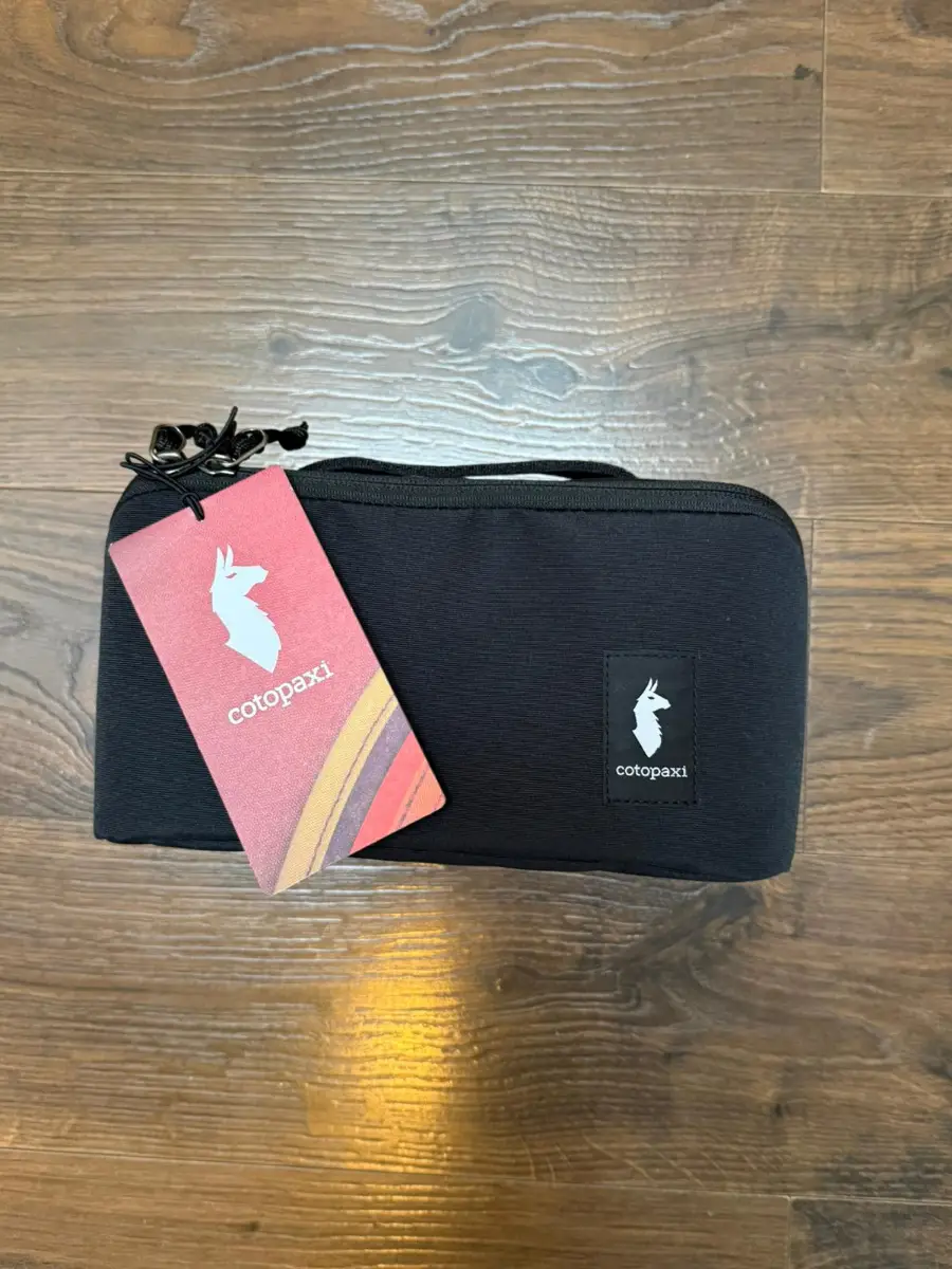 Cotopaxi Toiletry Cosmetics Home Travel Kit - Cada Dia - Unisex - Black -Holiday