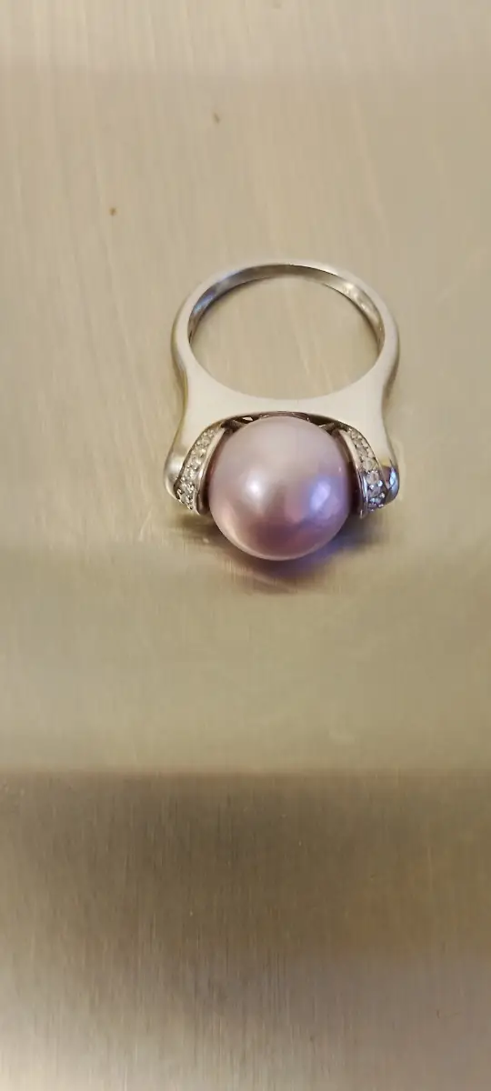 Stunning 925 solid silver Eddison pearl and Moisonite ring