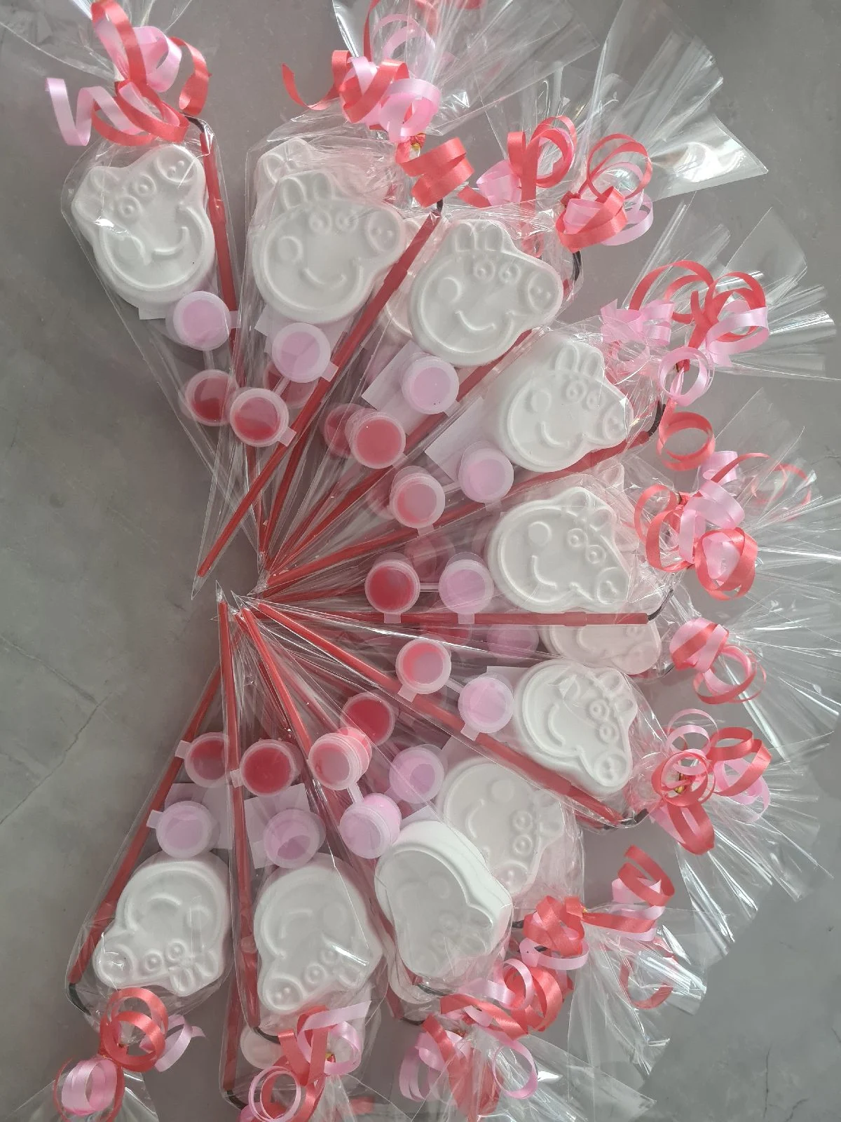 X10 peppa pig paint your own party bag fillers