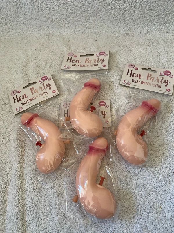 4 x Funny Hen Night Water Pistol Toys