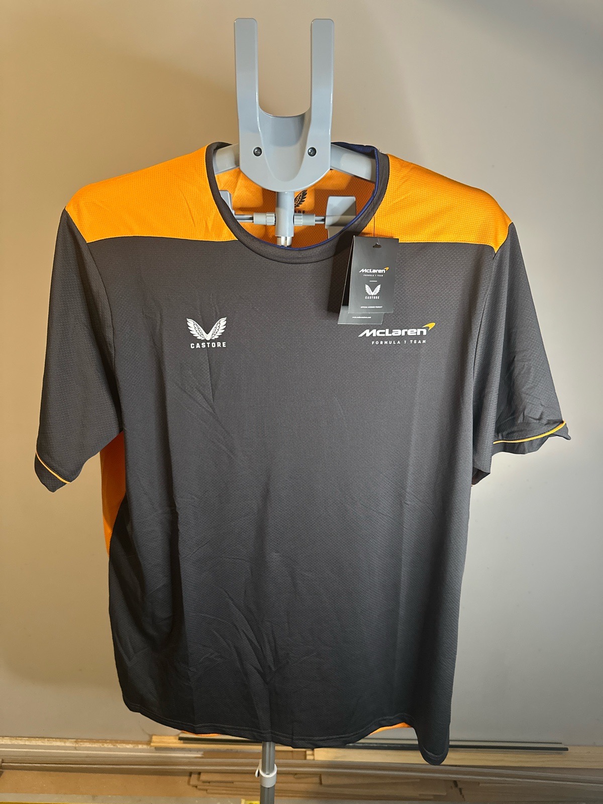 BNWT Castore McLaren F1 Men's Replica Set Up Tee Shirt Size XL Phantom Orange