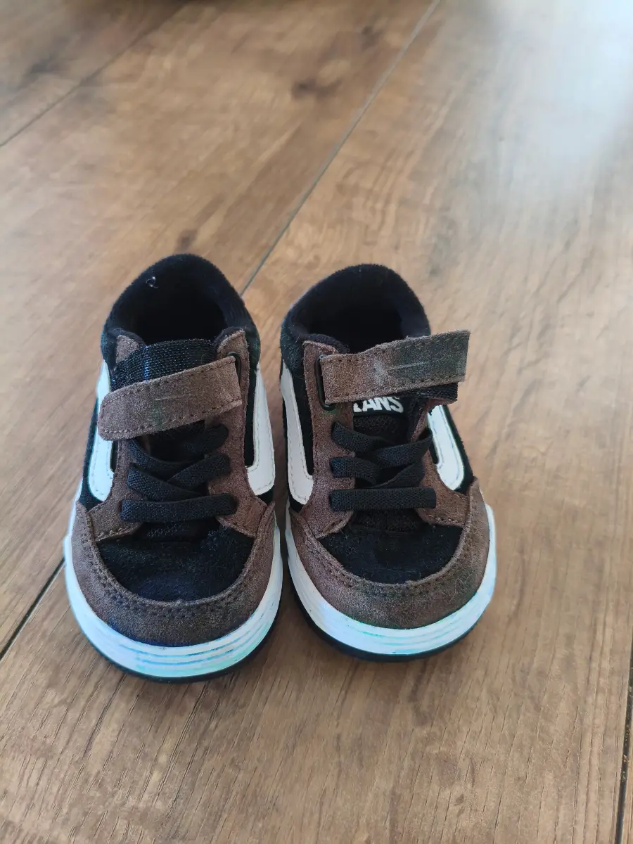 Brown Vans kids sneakers with white stripe, size 4