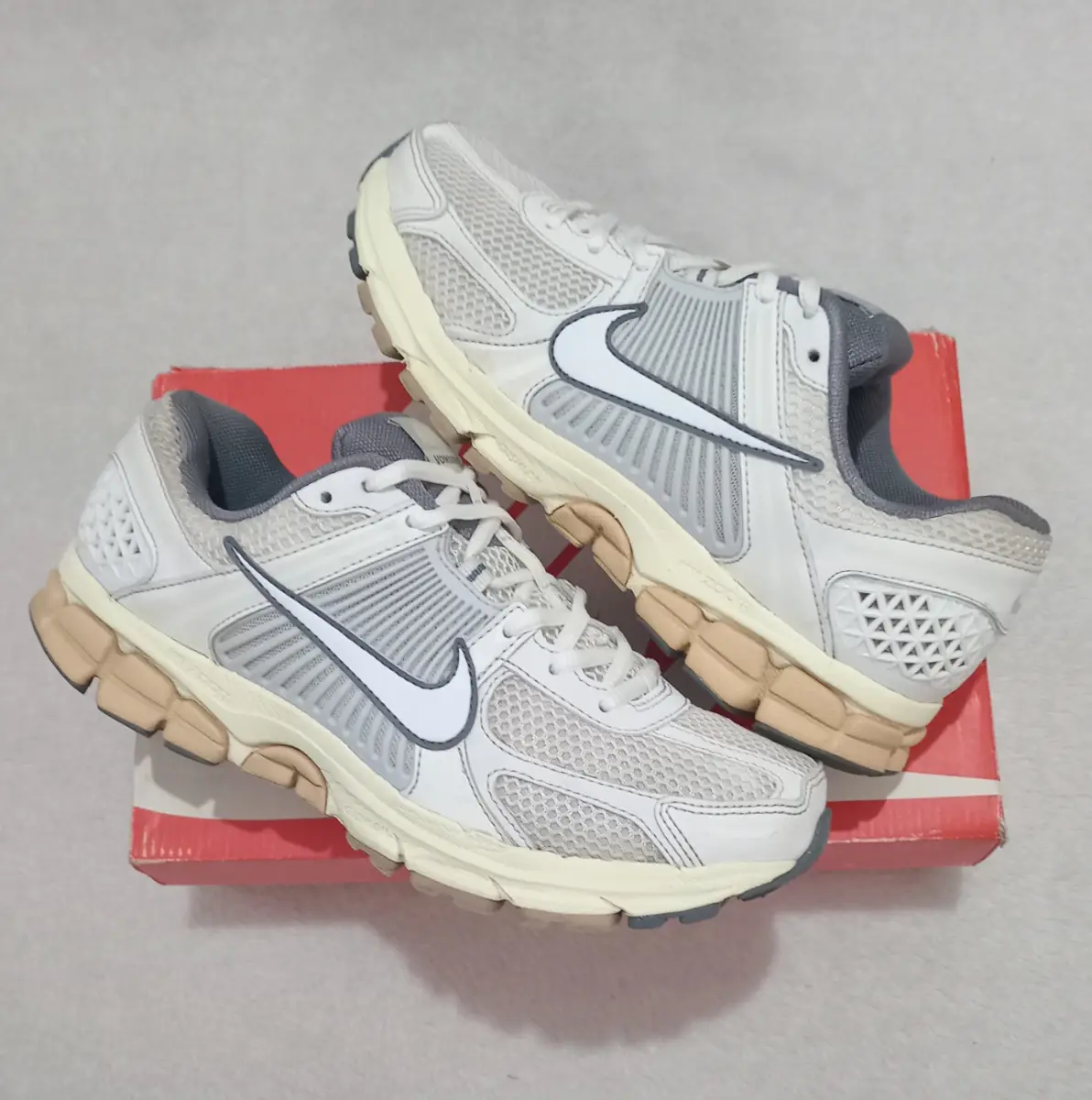 Nike Vomero 5 White Grey UK 7.5 Mens