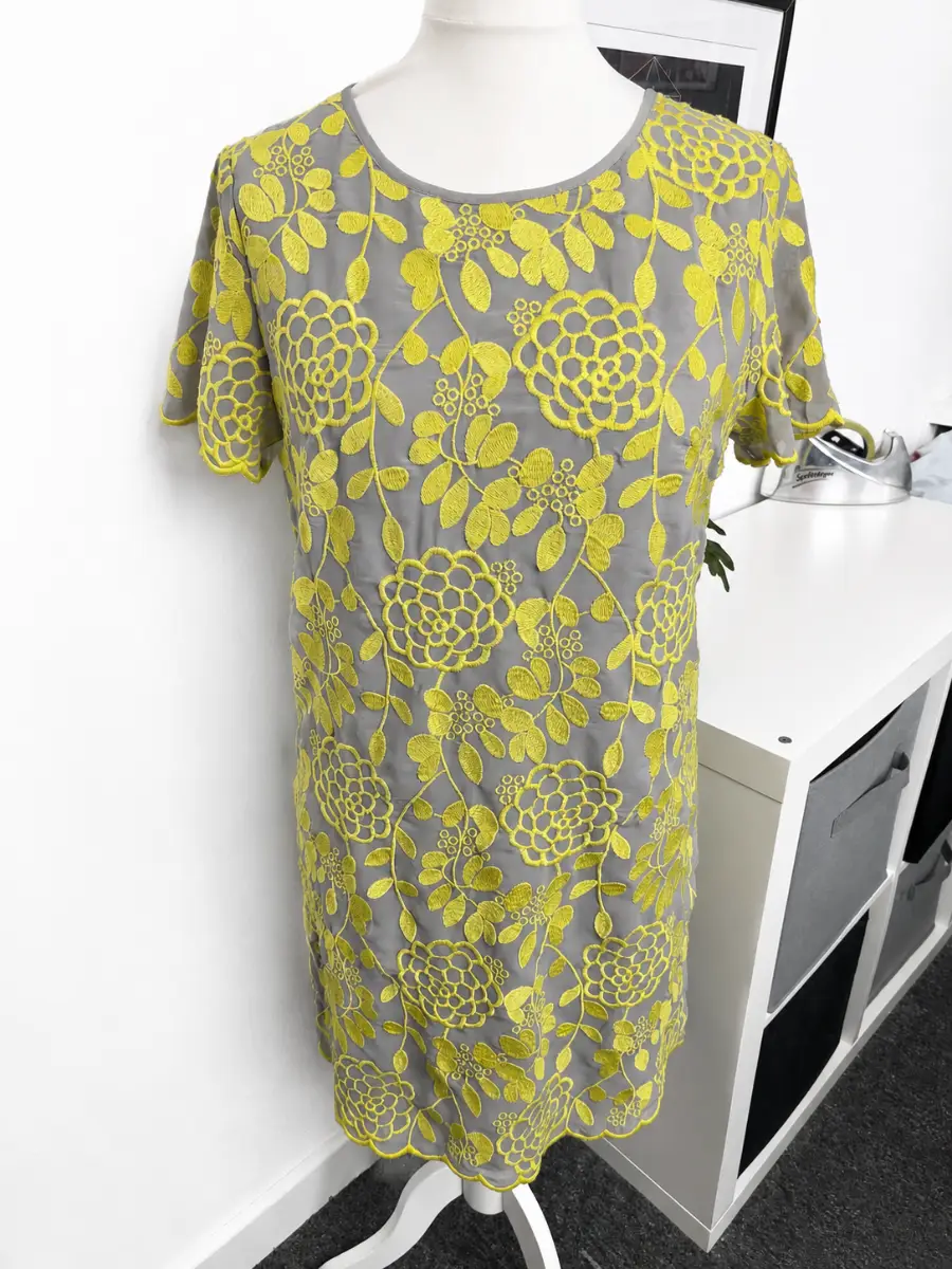 Great Plains Summer Shift Dress Size Large 14 16 Boutique Embroidered Grey Yellow Floral Occasion