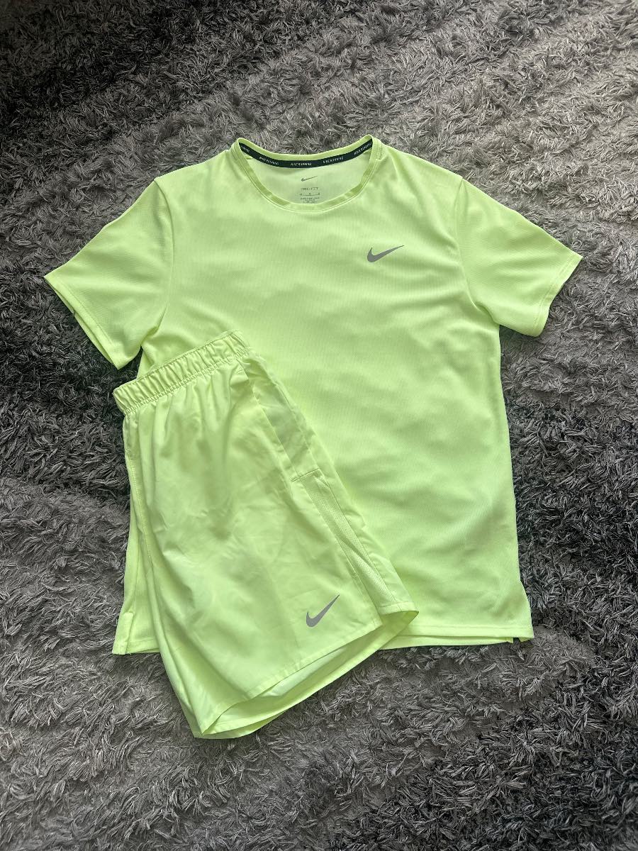 Nike miler set