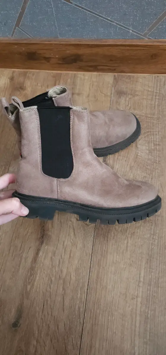 Girl suede ankle boots slip on size 2