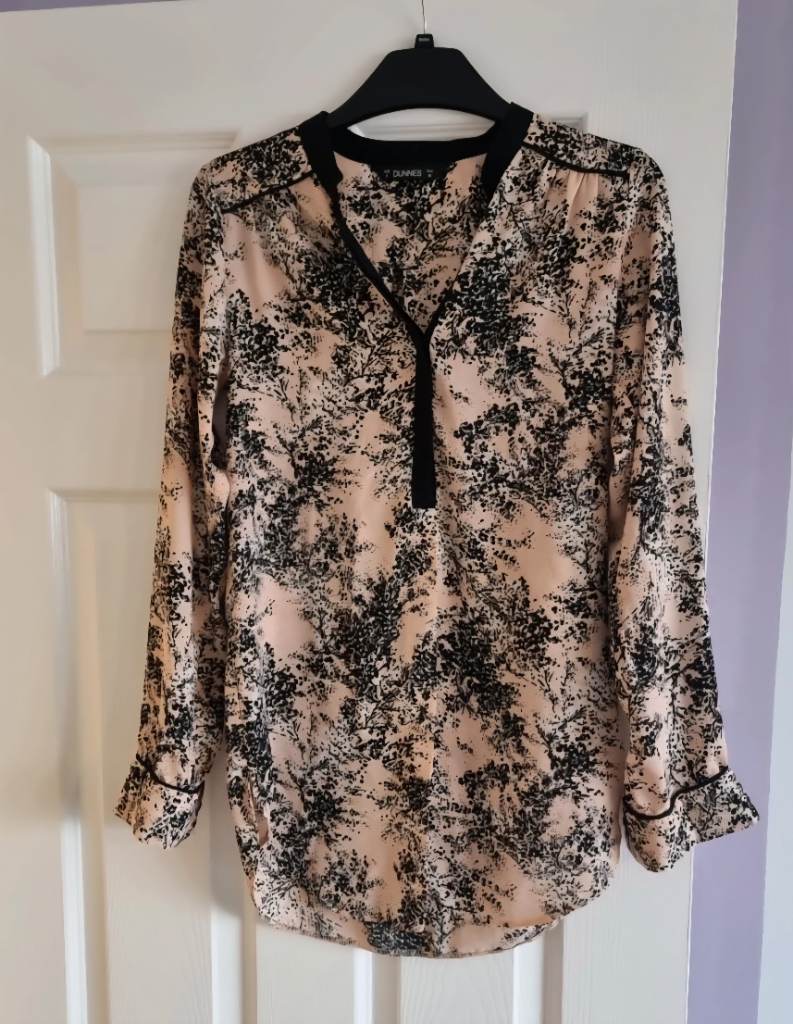 Womens blouse. Size 8-10
