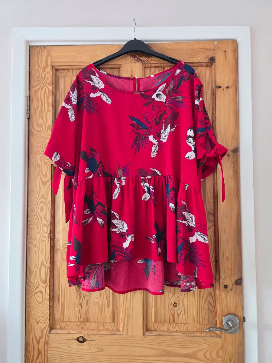 Bold Red Floral Peplum Top – Size 4XL