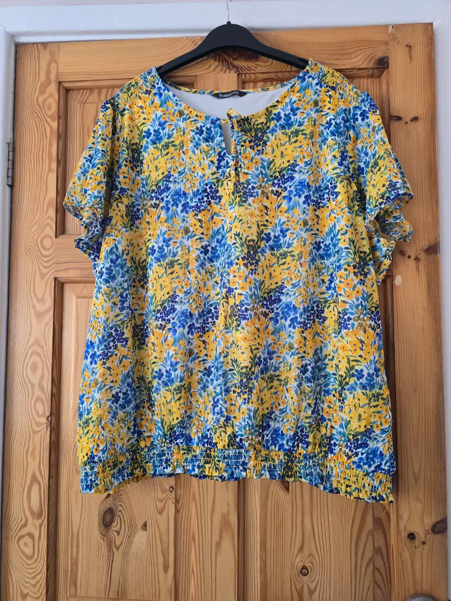 Bonmarché Bright Floral Blouse – Size 24