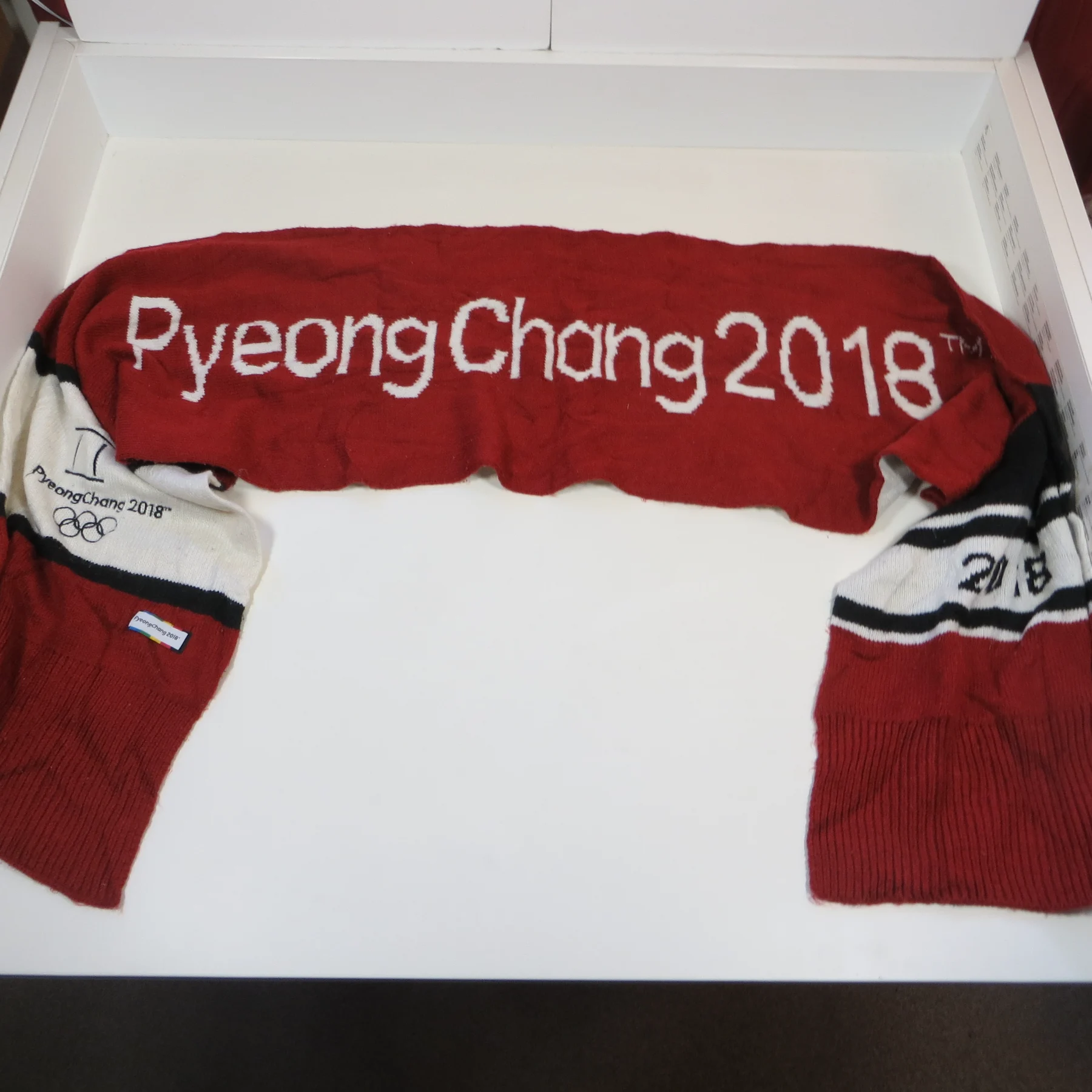 Official PyeongChang 2018 Winter Olympics Scarf – Red & White Acrylic Muffler