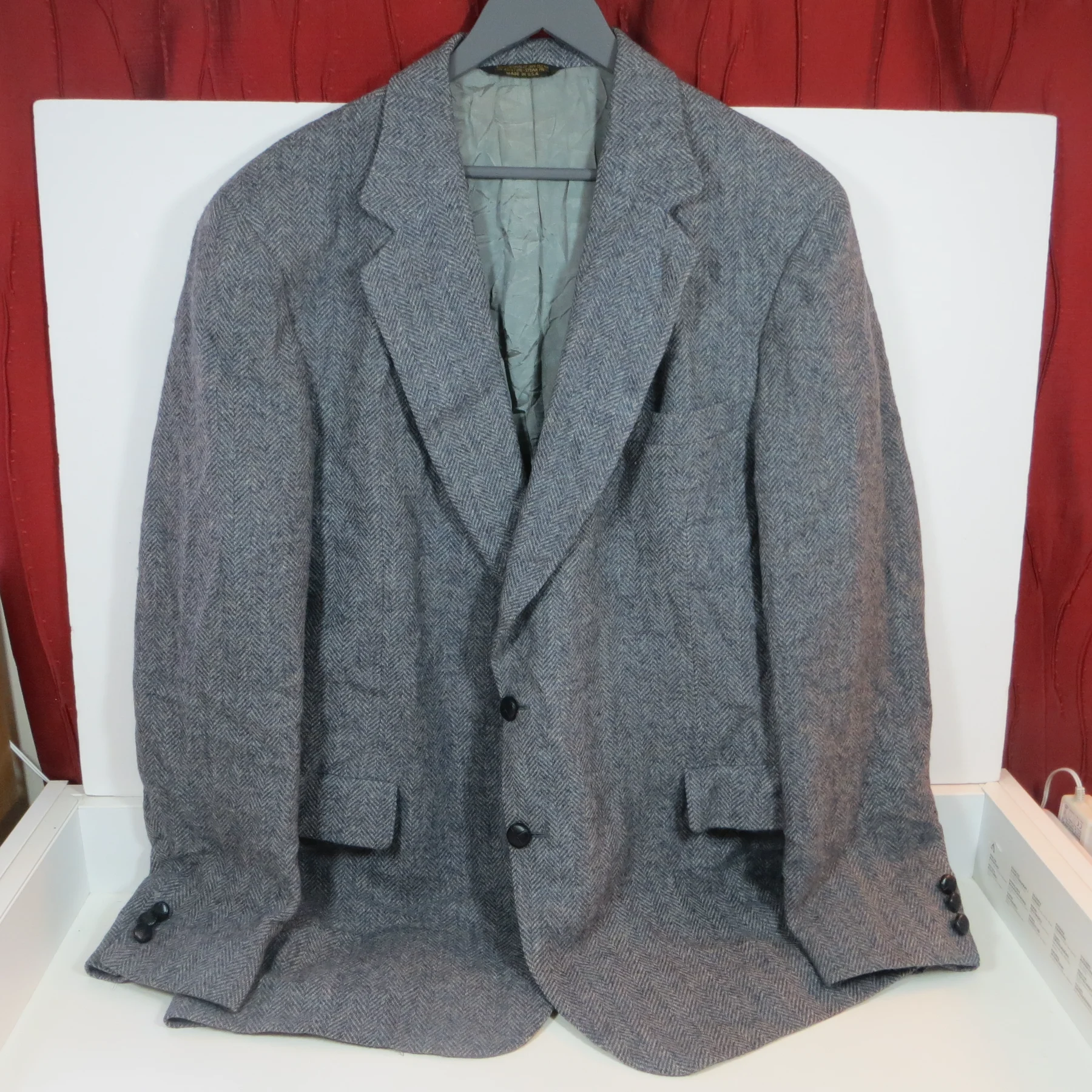Vintage Men’s Limited Edition 100% Pure Wool Herringbone Blazer 42R USA Made