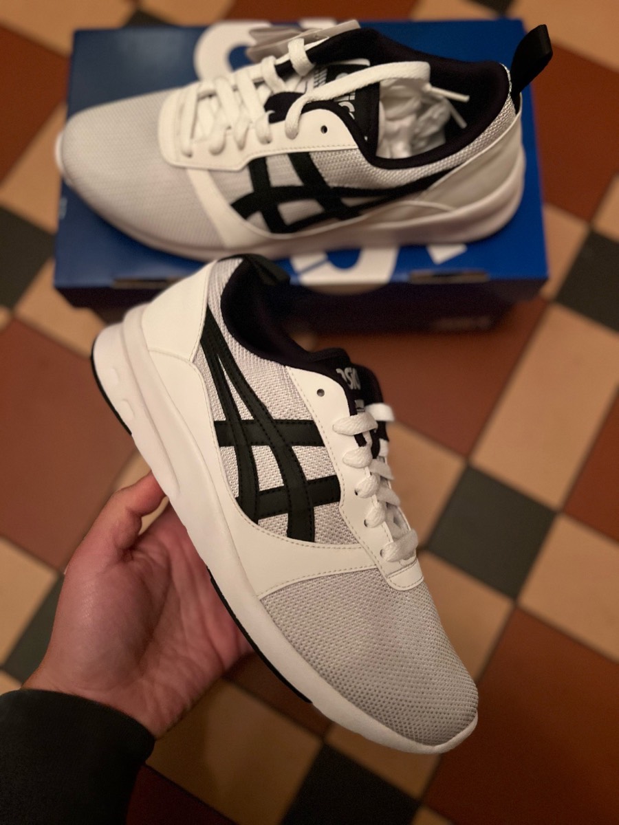 Asics trainers unisex size 5.5 brand new in box