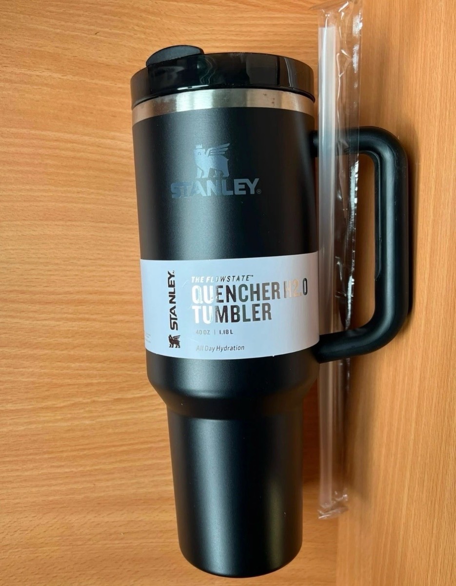 Stanley 40oz tumbler in black color , Never used