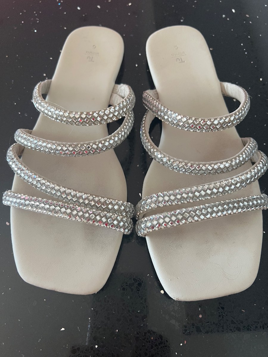 Tu diamanté sandals