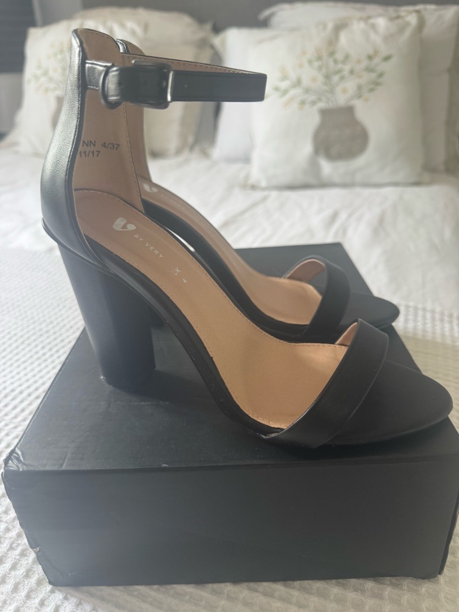 Very black sandals