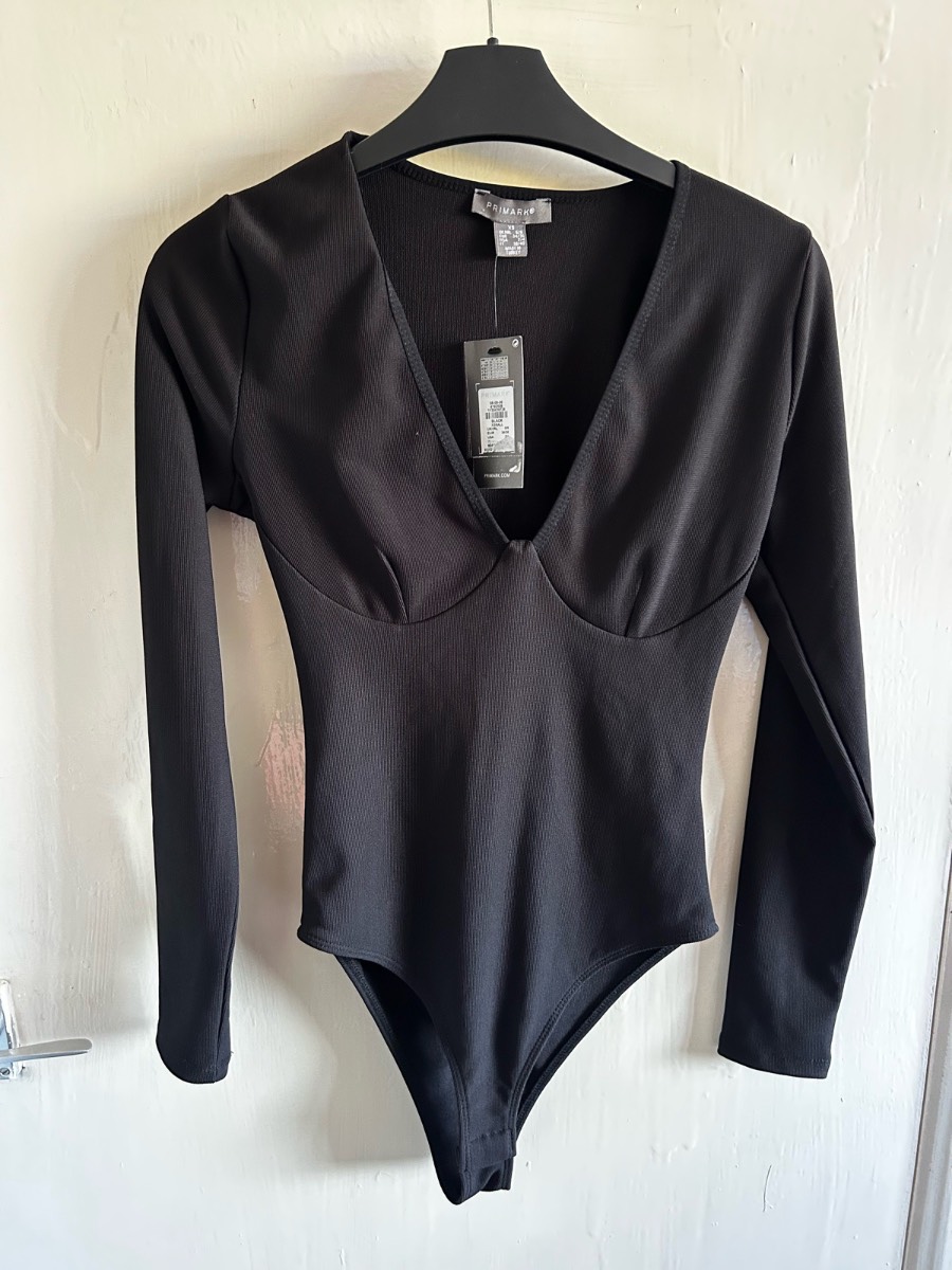 BNWT Primark Black Long Sleeve Plunging V-Neck Bodysuit Underbust Seam - Size XS (6/8)