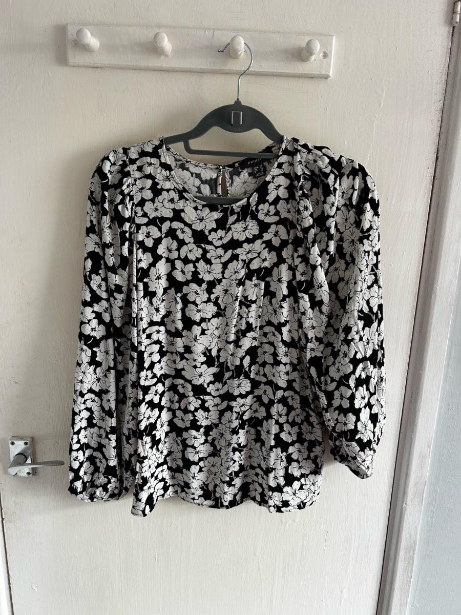 Primark Black & White Floral Long Sleeve Blouse Top - Size UK 14