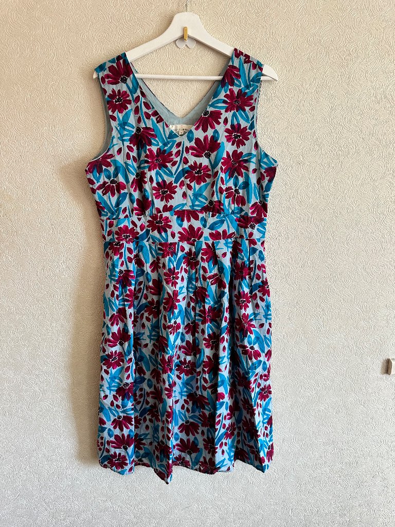 Beautiful Seasalt Cornwall blue & red floral dress size 14