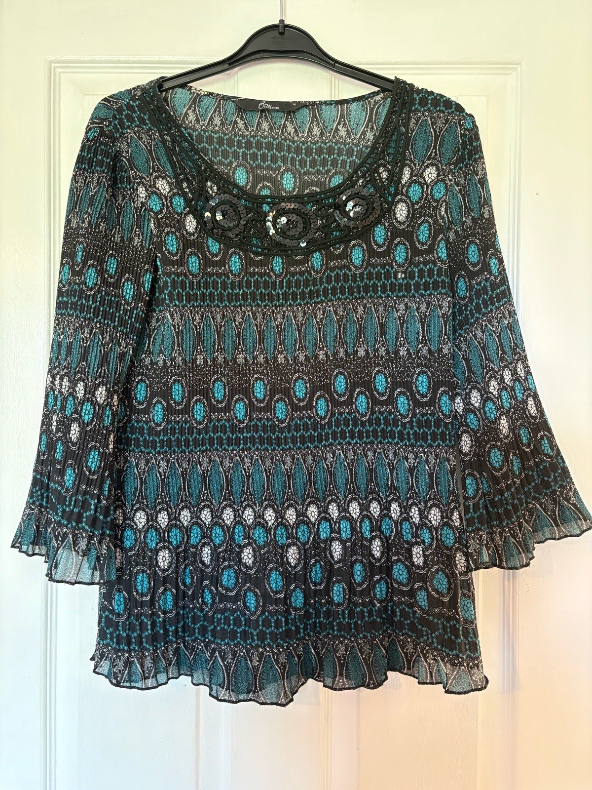 Blue/teal & black, long sleeve, abstract print, sequin detail, t-shirt/top