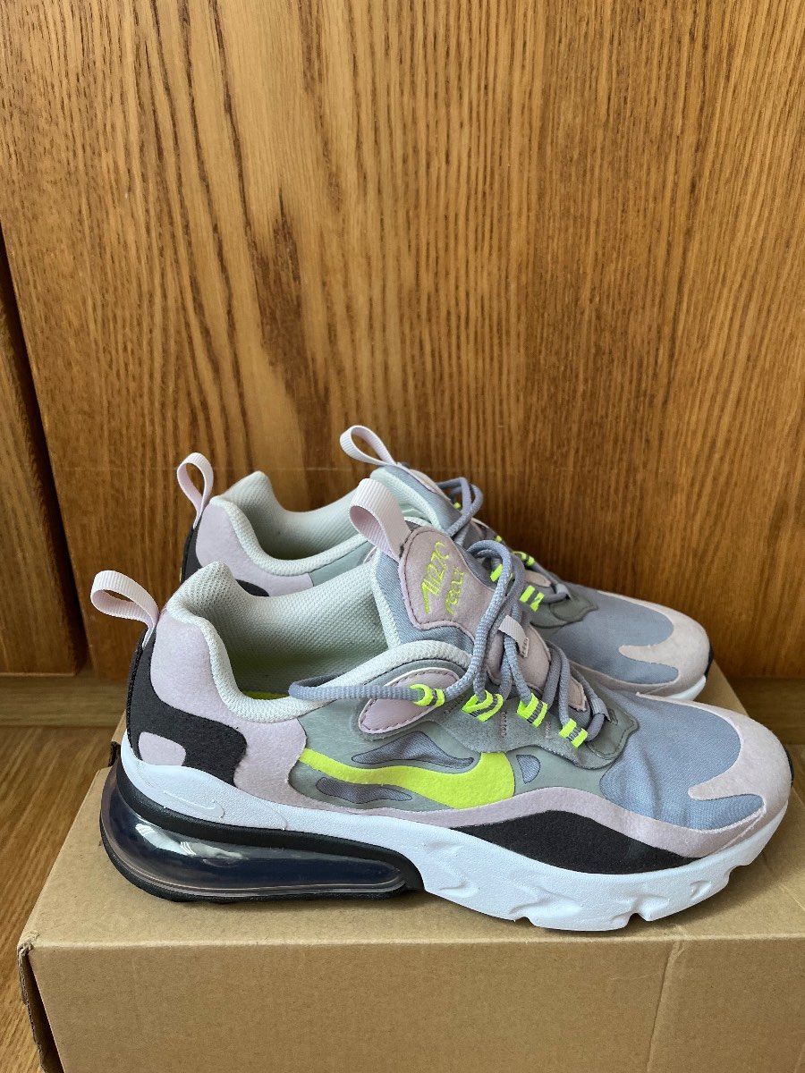 Nike Air 270 React size 5