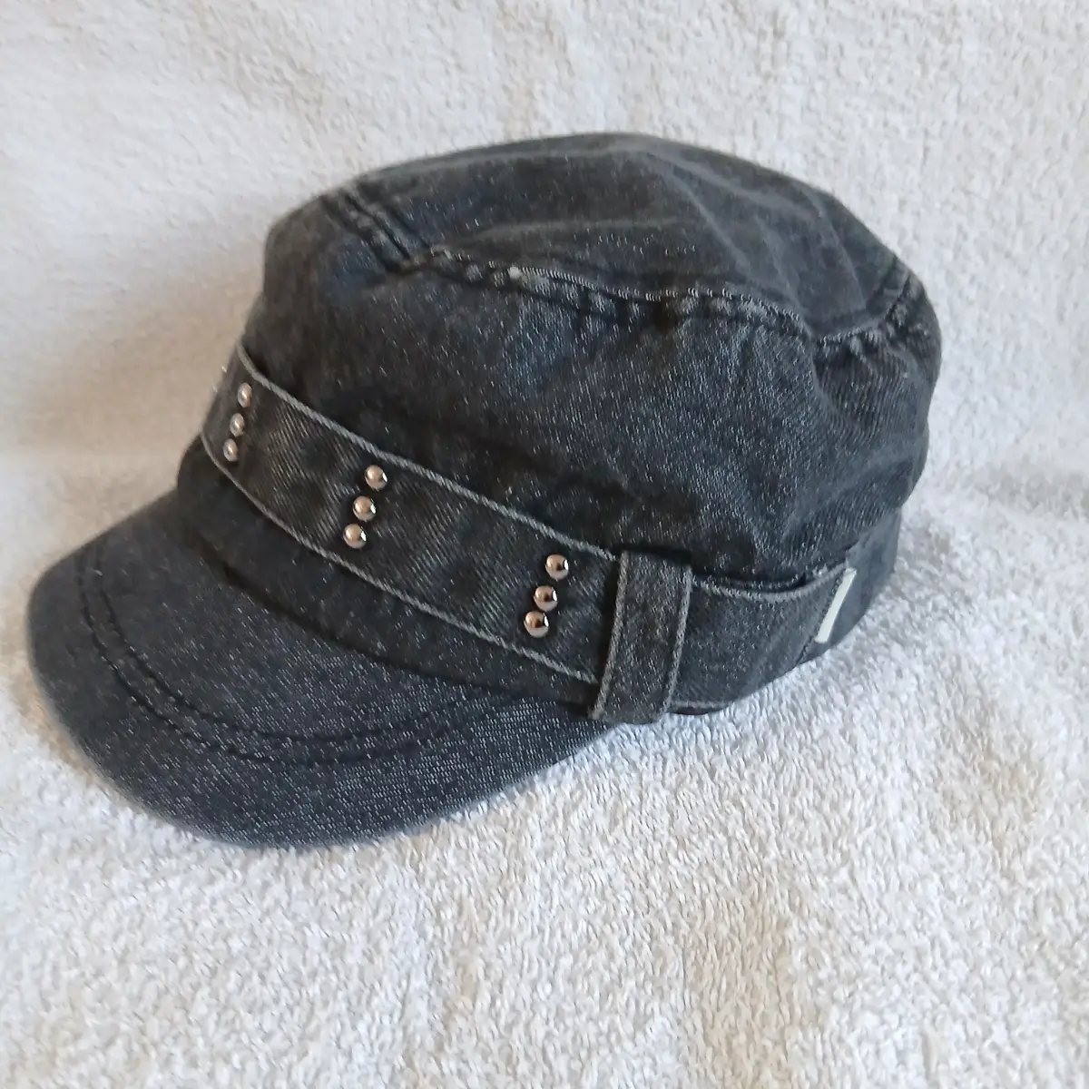 Washed Black Denim Rivet Duckbill Cap – Adjustable Style Streetwear Hat