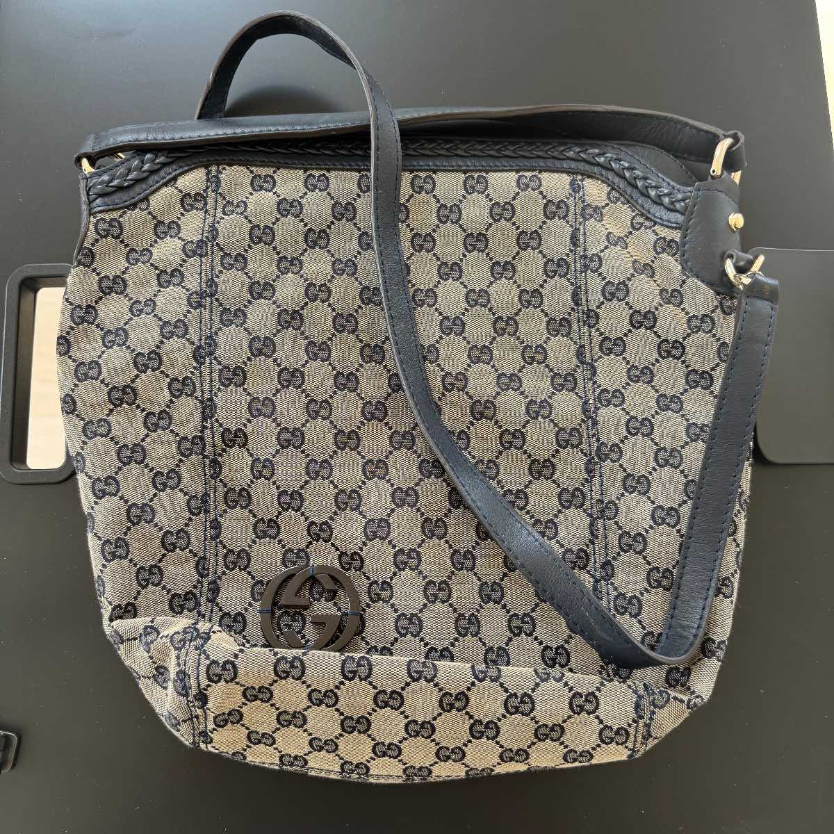 Gucci shoulder bag grade A