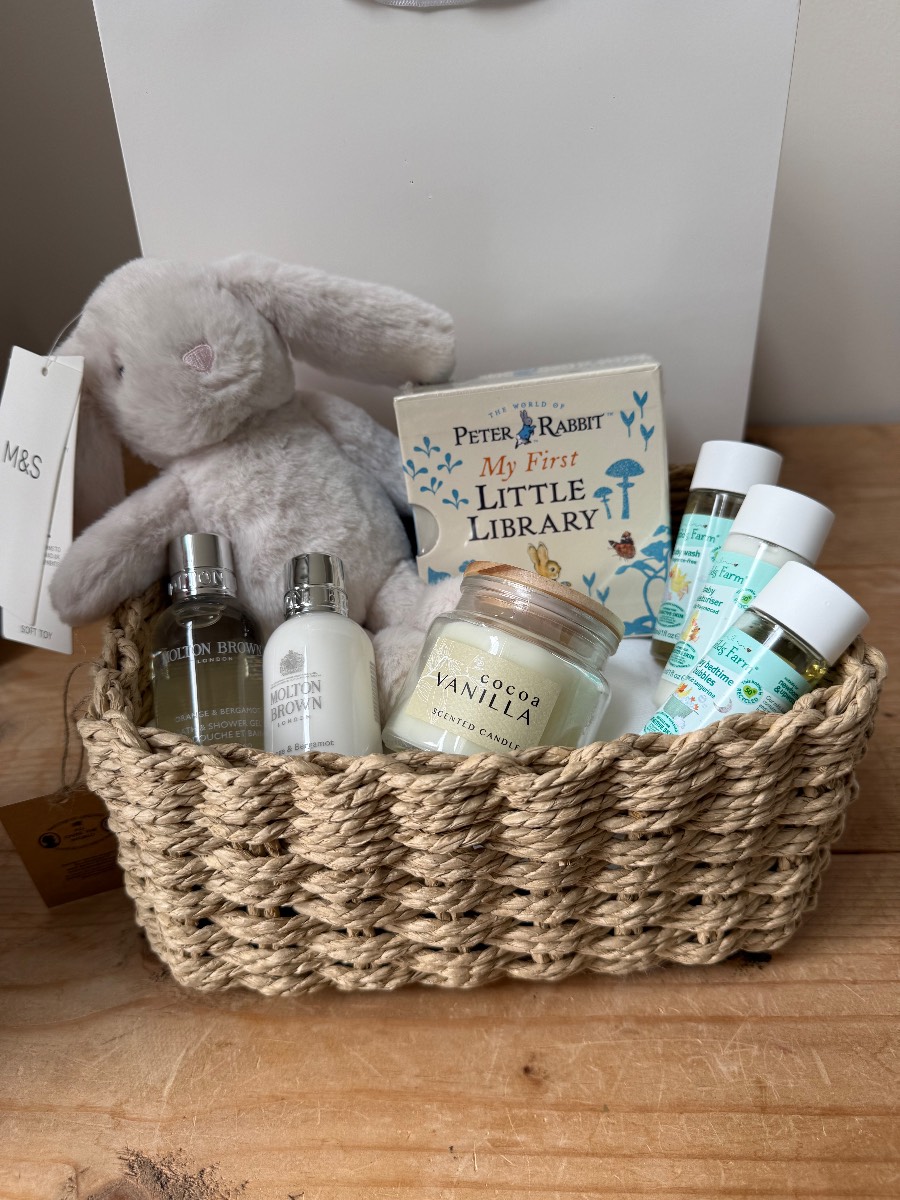 Baby shower hamper