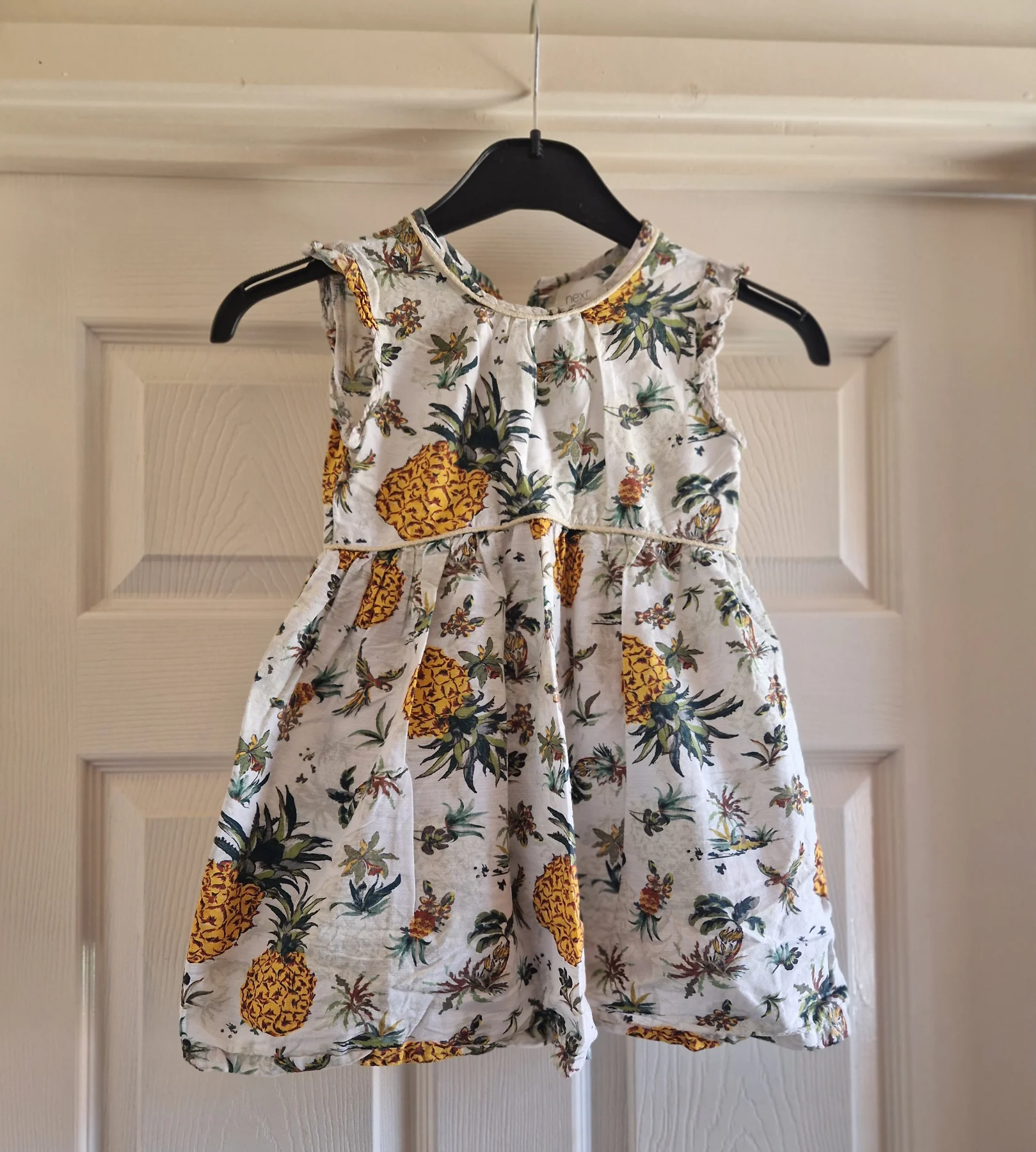 Girls pretty summer dress